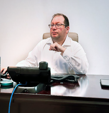 LeoHernandez-sittingatdesk2
